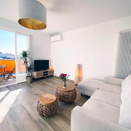 2p Moderne Avec Terrasse Et Vue Apartamento